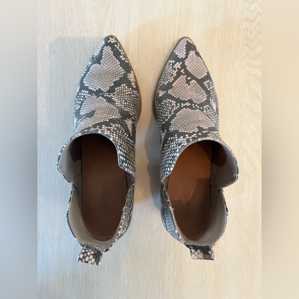 Universal Threads bootys